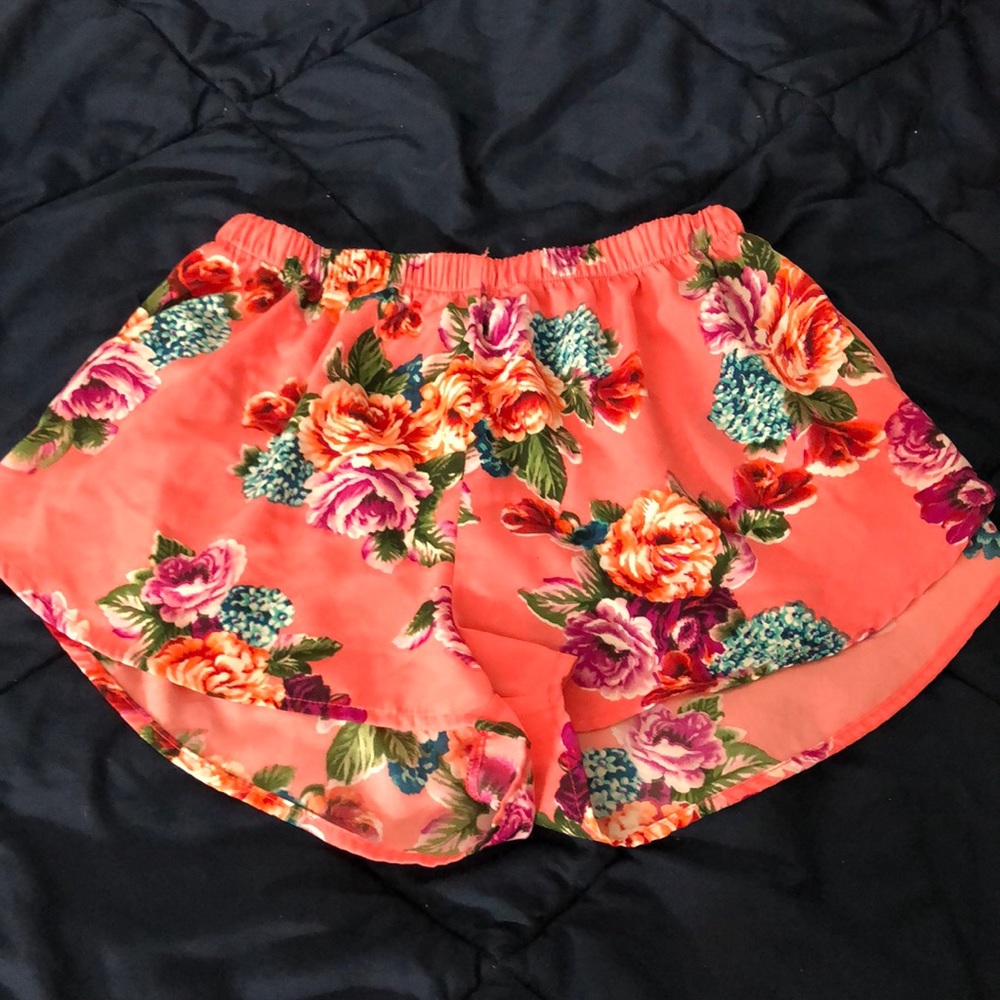 Floral wavy shorts
